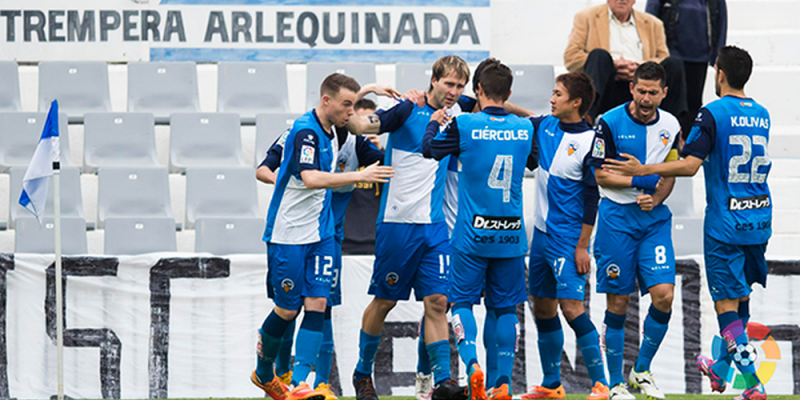 Jugadores Sabadell celebrando gol