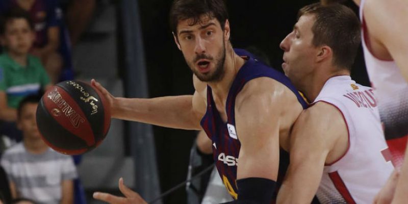 ante tomic y fran vázquez en una jugada de un zaragoza barcelona de liga endesa